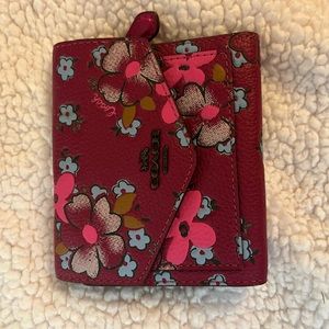 Brand new Coach wallet. Never been used.